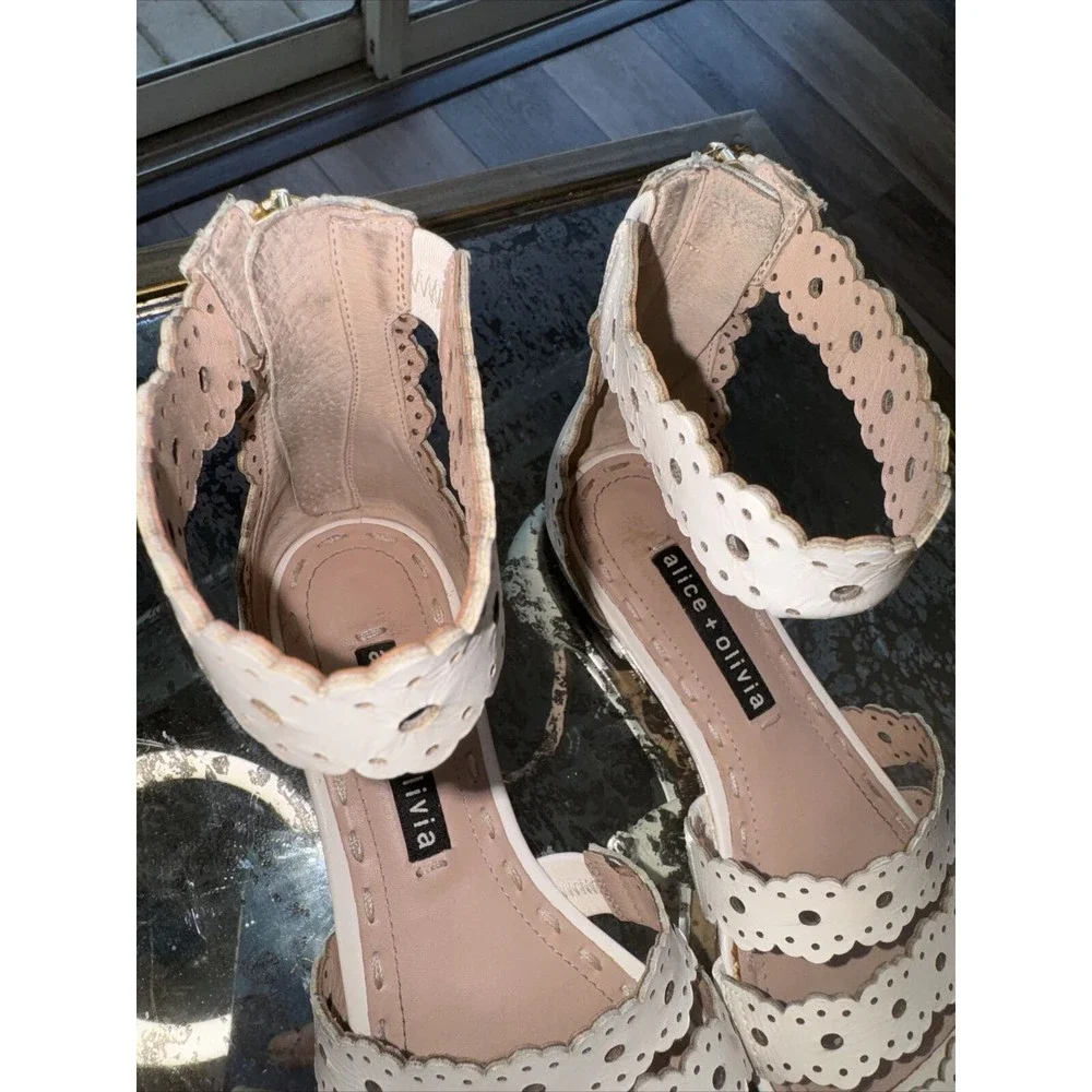ALICE‎ + OLIVIA Leather Lasercut Accents Gladiator Sandals Size 36 Bone White